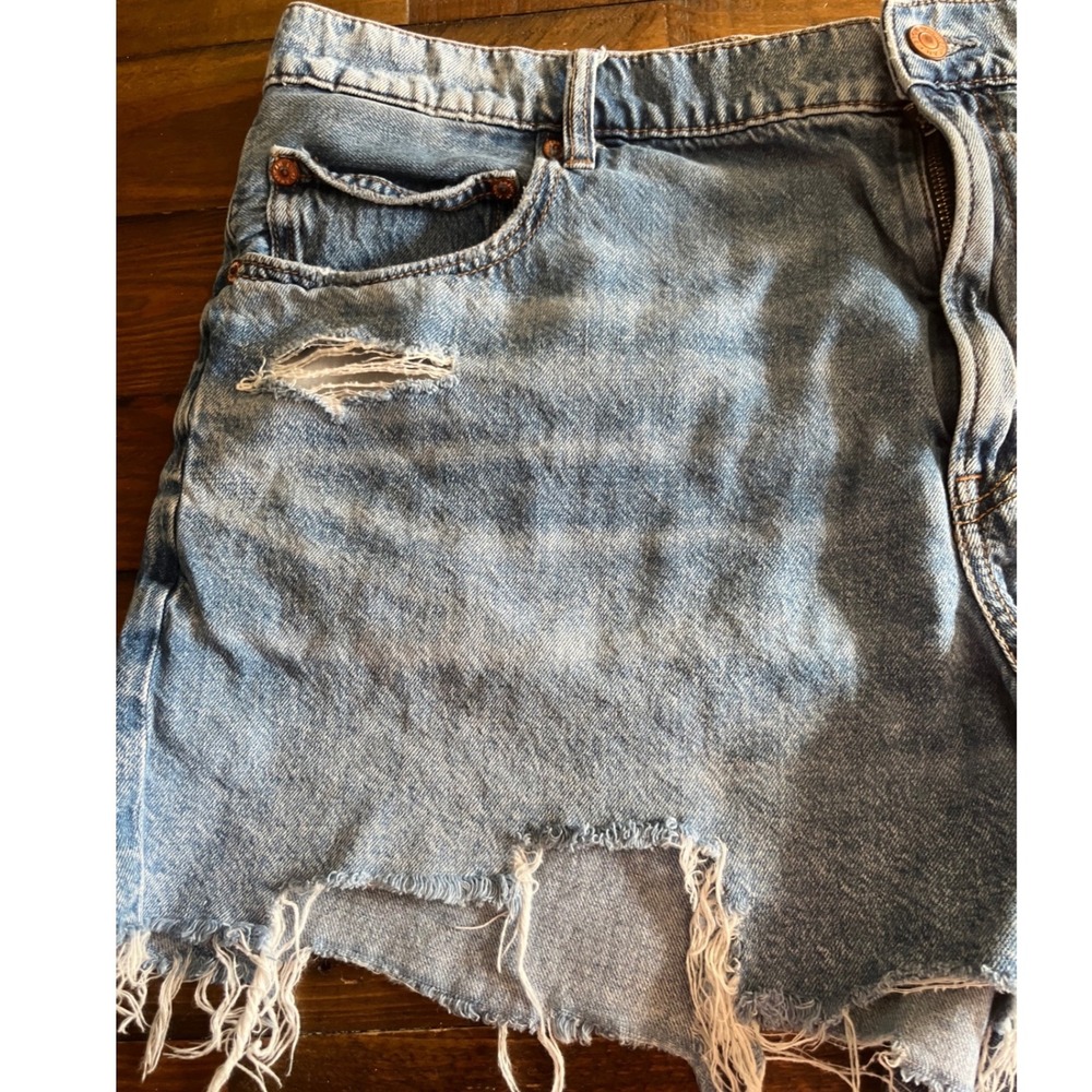 AMERICAN EAGLE Distressed Denim Shorts Women 20 Blue Raw Hem Y2K Streetwear - Picture 3 of 6
